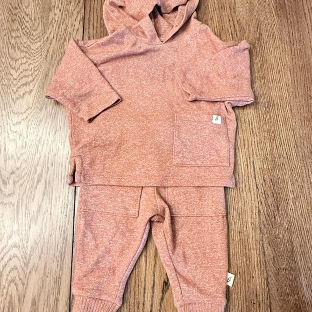 Adorable Infant Coral Long Sleeve Hoodie and Pants Size 0-3 Months Set. EUC BA